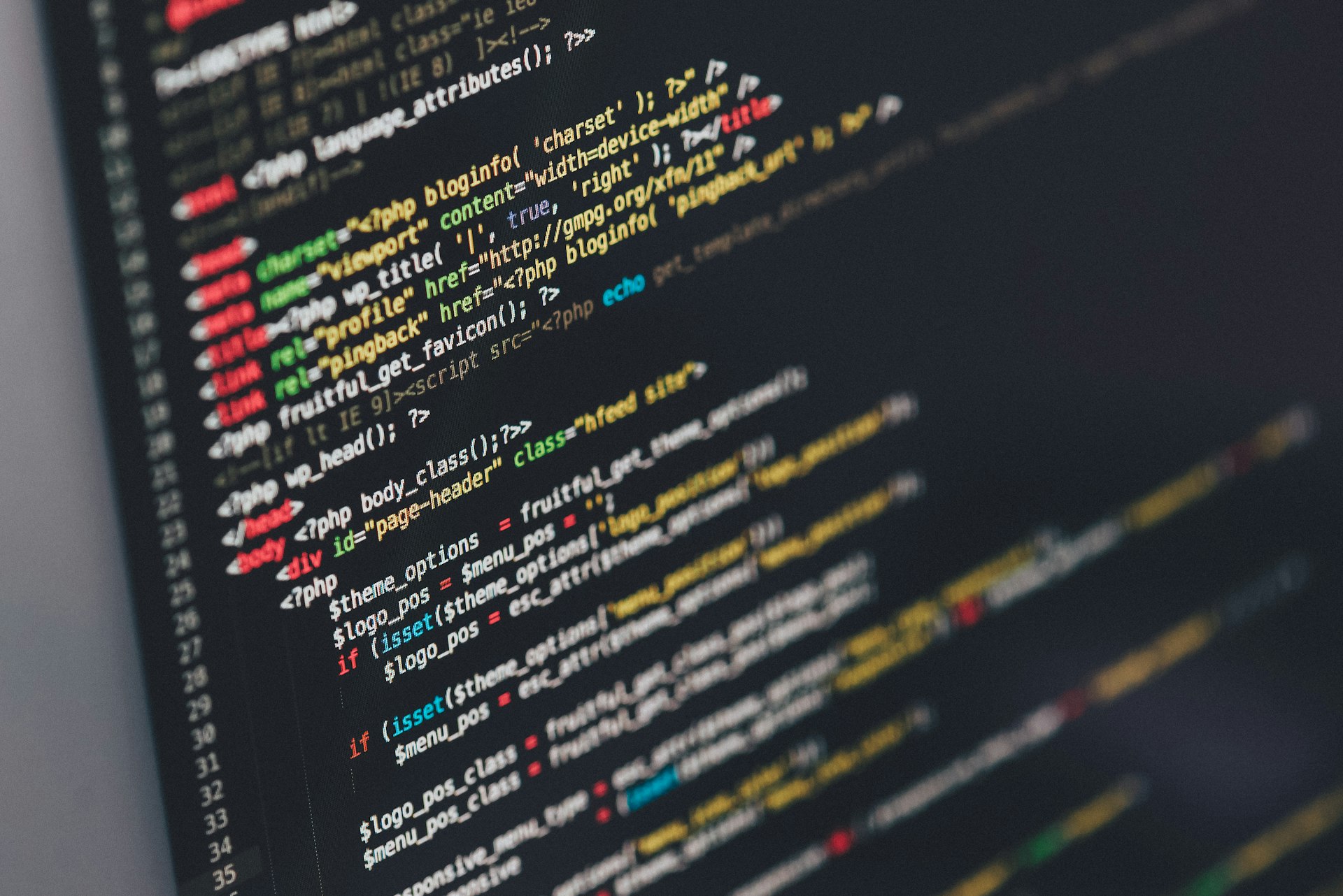 Equipe de tecnologia desenvolvendo soluções digitais